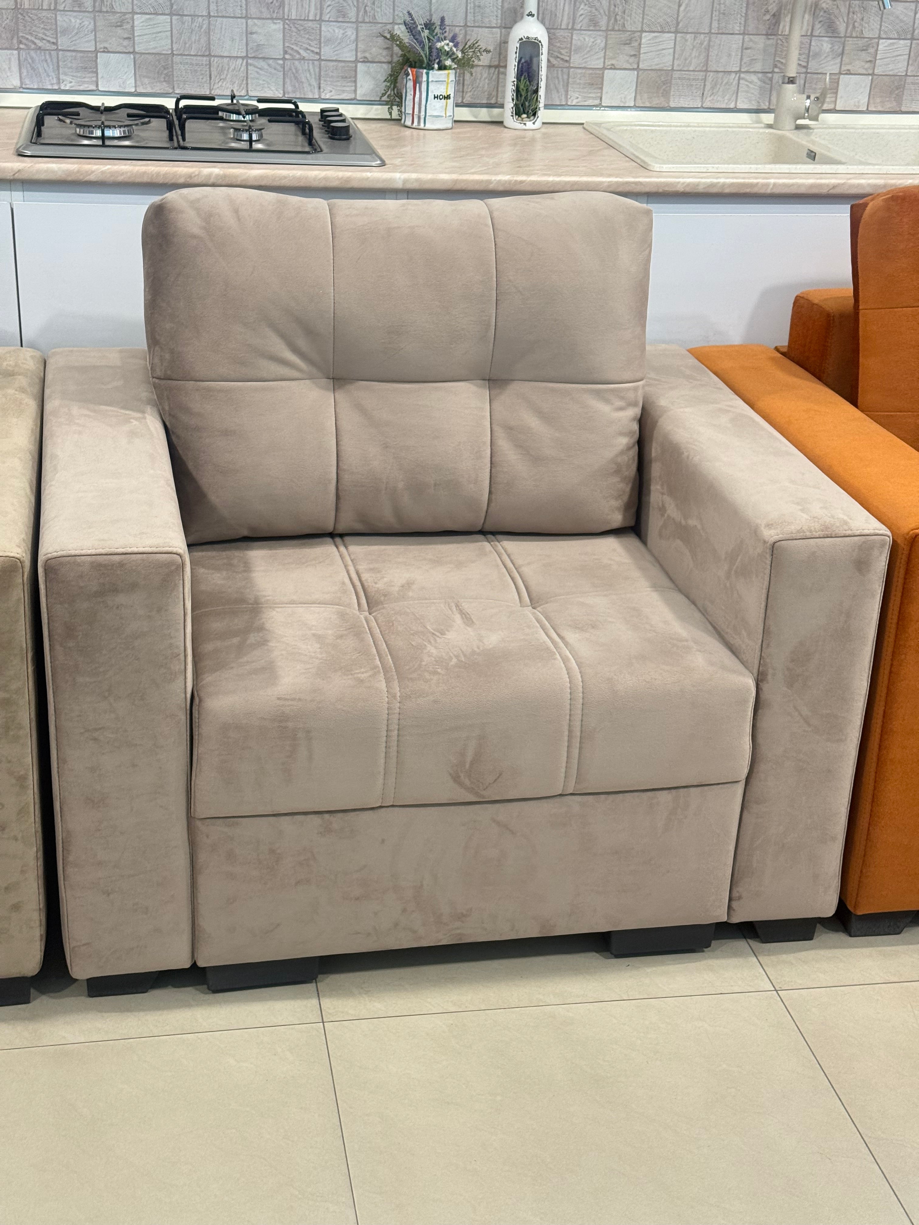 Zvartnots Armchair