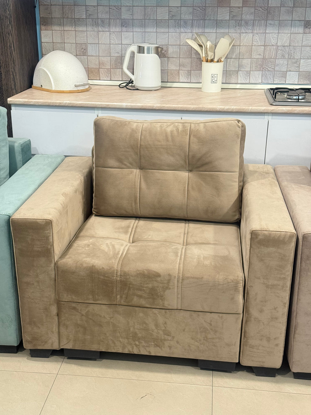 Zvartnots Armchair