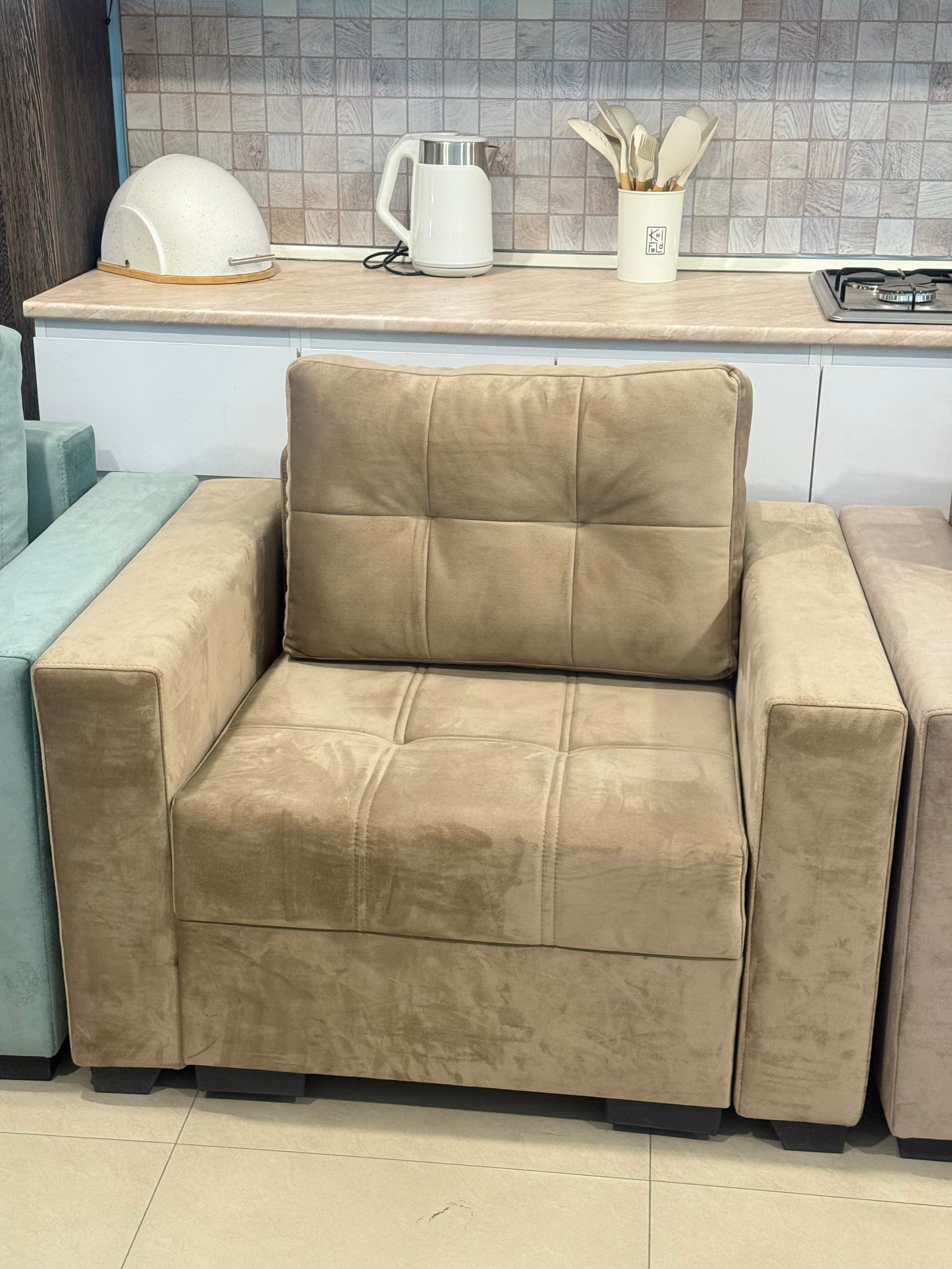 Zvartnots Armchair